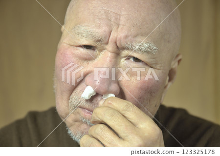 Bearded old man suffering from hay fever 123325178