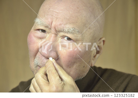 Bearded old man suffering from hay fever 123325182