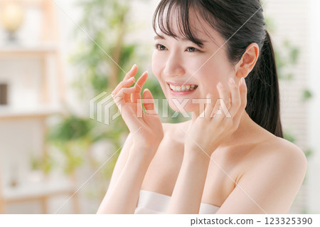 Beauty image of young women Beauty image of young women 123325390