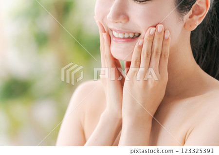 年輕女子的美麗形象 123325391