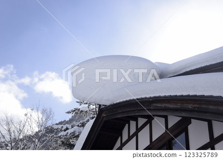 屋頂上的雪簷 屋頂上的雪簷 123325789