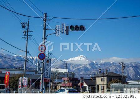 A beautiful view of the Hakuba mountain range from the city of Azumino 123325983