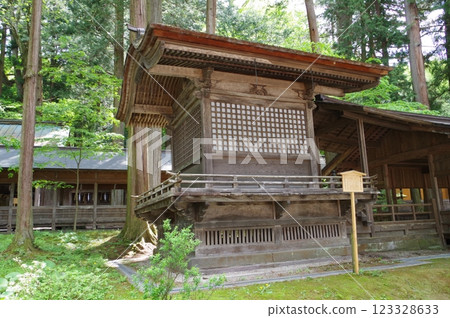 真州、諏訪、諏訪大社、上社禦所、諏訪神社本殿 123328633