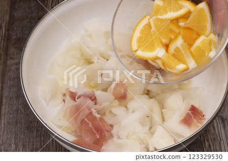 醃製火腿蘿蔔沙拉 123329530