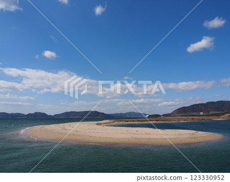 從島田川河口延伸而出的白沙海岸－虹濱海灘②（山口縣光市） 123330952