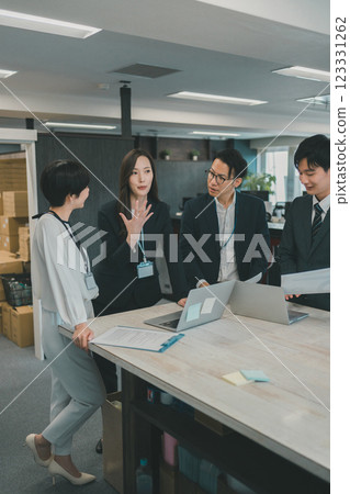 Online store management standing meeting 123331262