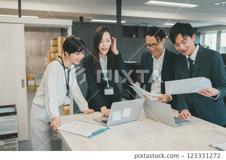 Online store management standing meeting 123331272