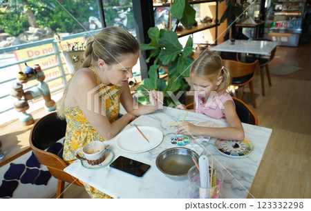 A young mother and her daughter enjoy a creative art session at home  123332298