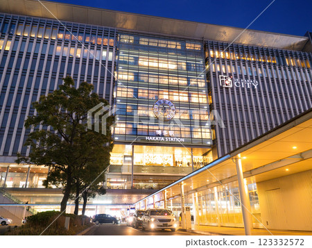 福岡縣博多口的黃昏 JR 博多站 123332572