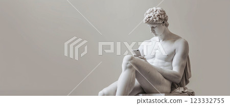 Antique statue with modern smartphone 123332755