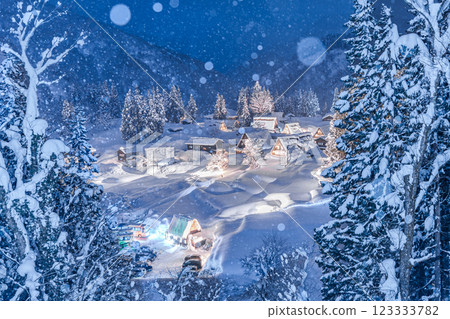 五箇山的雪冬:相倉合掌村,燈光綏爛 五箇山的雪冬:相倉合掌村,燈光綏爛 123333782