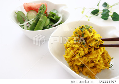 沙拉盤白色背景 123334197