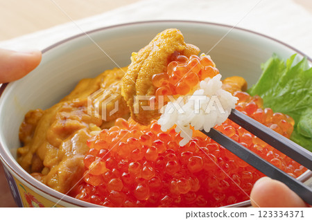Delicious looking sea urchin and salmon roe bowl 123334371