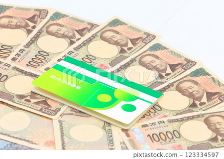 存摺和紙幣的圖片 123334597