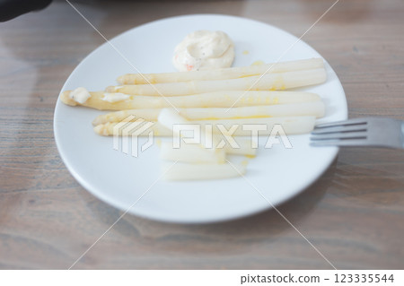一道簡單的白蘆筍菜 123335544