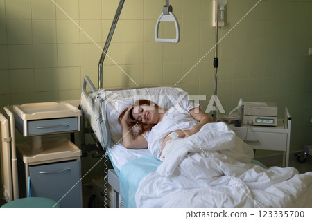 Pregnant woman in the delivery room of the maternity hospital.  123335700