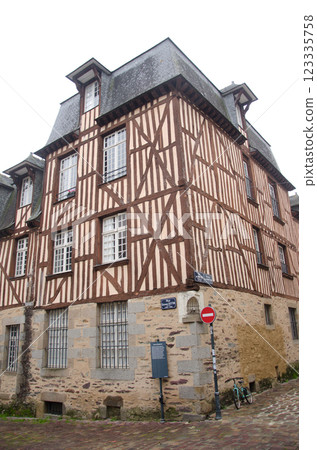Medieval house in Chapitre street. 123335758