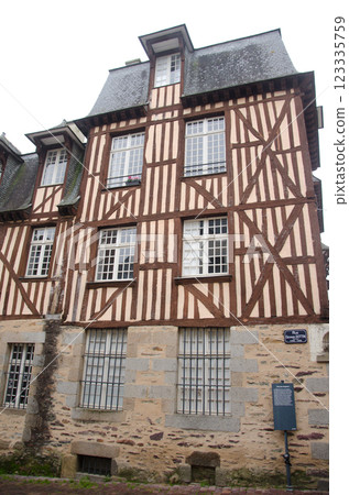 Medieval house in Chapitre street. 123335759