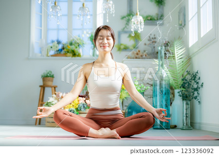 Yoga women sportswear 123336092
