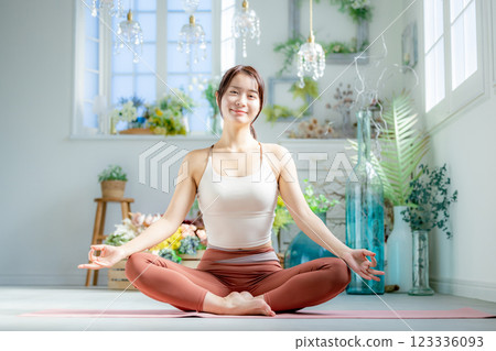 Yoga women sportswear 123336093