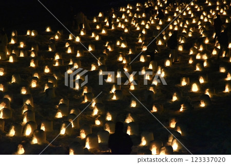秋田橫手冰雪節的雪屋 123337020