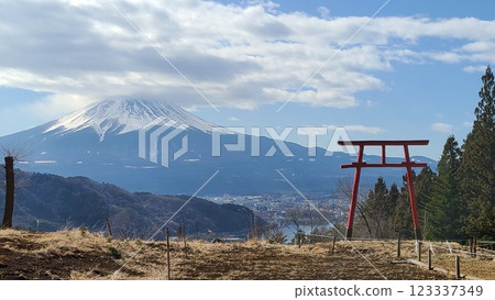街道和富士山 123337349