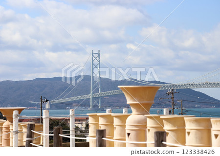 從五色塚古墓眺望明石海峽大橋（兵庫縣神戶市） 123338426