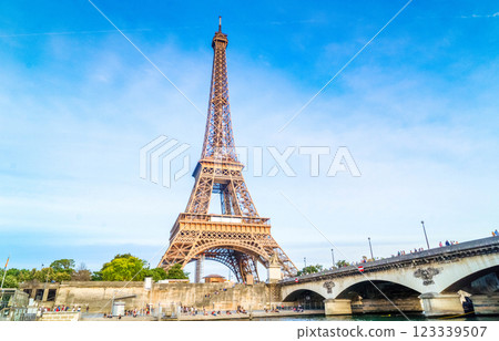 eiffel tour over Seine river eiffel tour over Seine river 123339507