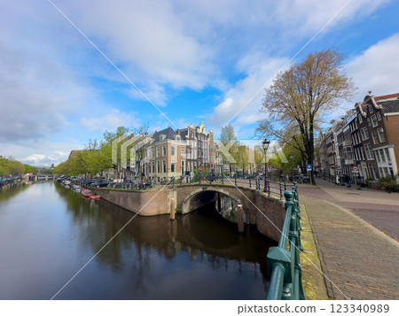 bike on canal ring, Amsterdam bike on canal ring, Amsterdam 123340989
