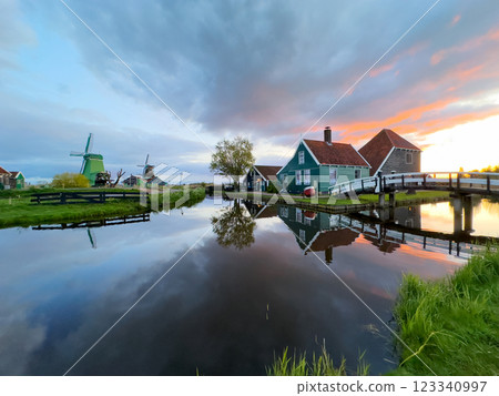 skyline of old town Zaanse Schans skyline of old town Zaanse Schans 123340997