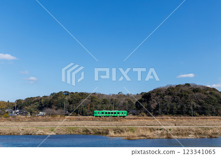 初春時節沿今川行駛的平成築豐鐵道 初春時節沿今川行駛的平成築豐鐵道 123341065