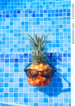 pinapple near swimming pool 123341086