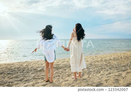 Woman looking at the summer sea 123342007