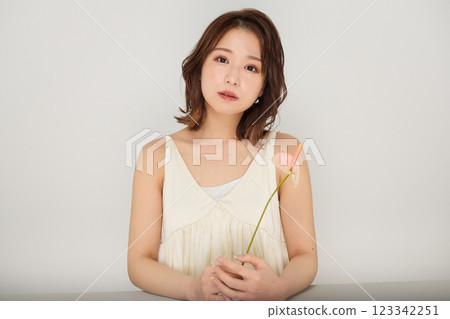 可愛的女人與美容化妝 可愛的女人與美容化妝 123342251