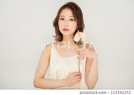 Cute woman with beauty makeup 123342252