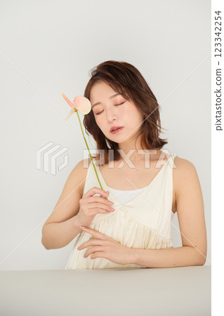 Cute woman with beauty makeup 123342254