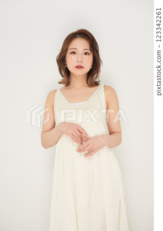 可愛的女人與美容化妝 可愛的女人與美容化妝 123342261