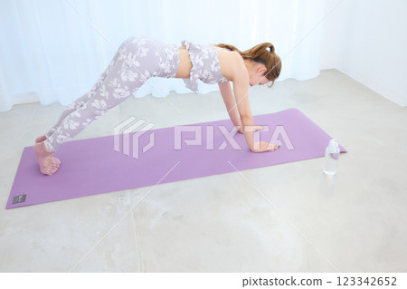 Woman doing yoga and pilates 123342652