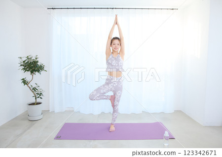Woman doing yoga and pilates 123342671