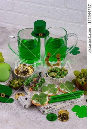 St. Patricks Day party food, green beer and shamrock 123344787