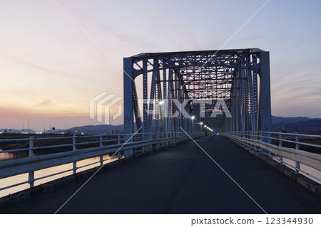 霞橋與高橋川的風景:黃昏的鐵橋與第一顆星星 霞橋與高橋川的風景:黃昏的鐵橋與第一顆星星 123344930