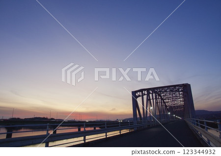 Scenery of Kasumi Bridge and Takahashi River: Iron bridge at dusk and the first star Scenery of Kasumi Bridge and Takahashi River: Iron bridge at dusk and the first star 123344932