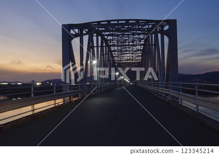 霞橋和高橋川的風景、晚景、鐵橋的輪廓 123345214