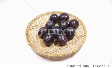 prune  123345393