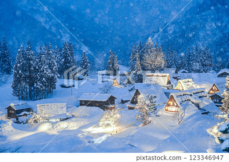 Gokayama Ainokura Gassho-style Village Winter Illumination 123346947