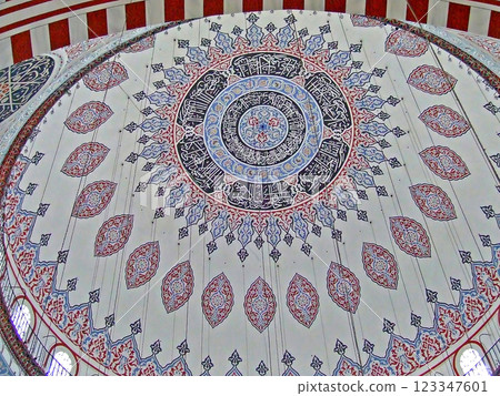 Mosque dome detail 123347601