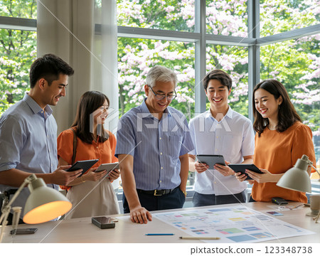 team of students involved in a project, together with a professor, analyze the plan of the project being developed, the concept of teamwork to strengthen cooperation and improve skills in work 123348738