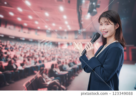 Announcer/host 123349088