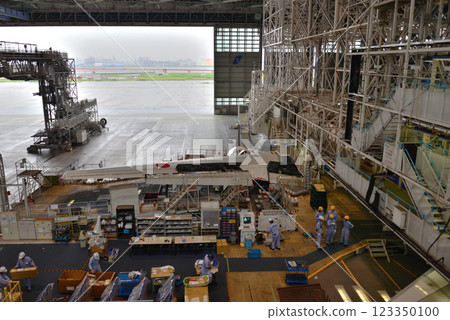 Airplane maintenance shop 123350100