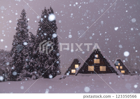 《Gifu Prefecture》 Snow-covered Shirakawa-go / winter gassho-zukuri village 《Gifu Prefecture》 Snow-covered Shirakawa-go / winter gassho-zukuri village 123350566